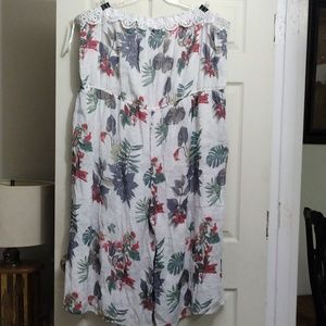 Avenue creme floral print, lace detail, Capri romper, sleeveless size 30/32